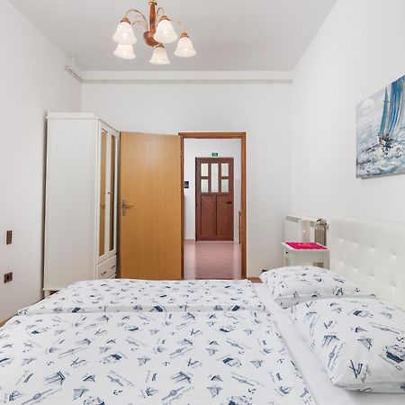 Guest House Marica Ρόβινι Εξωτερικό φωτογραφία